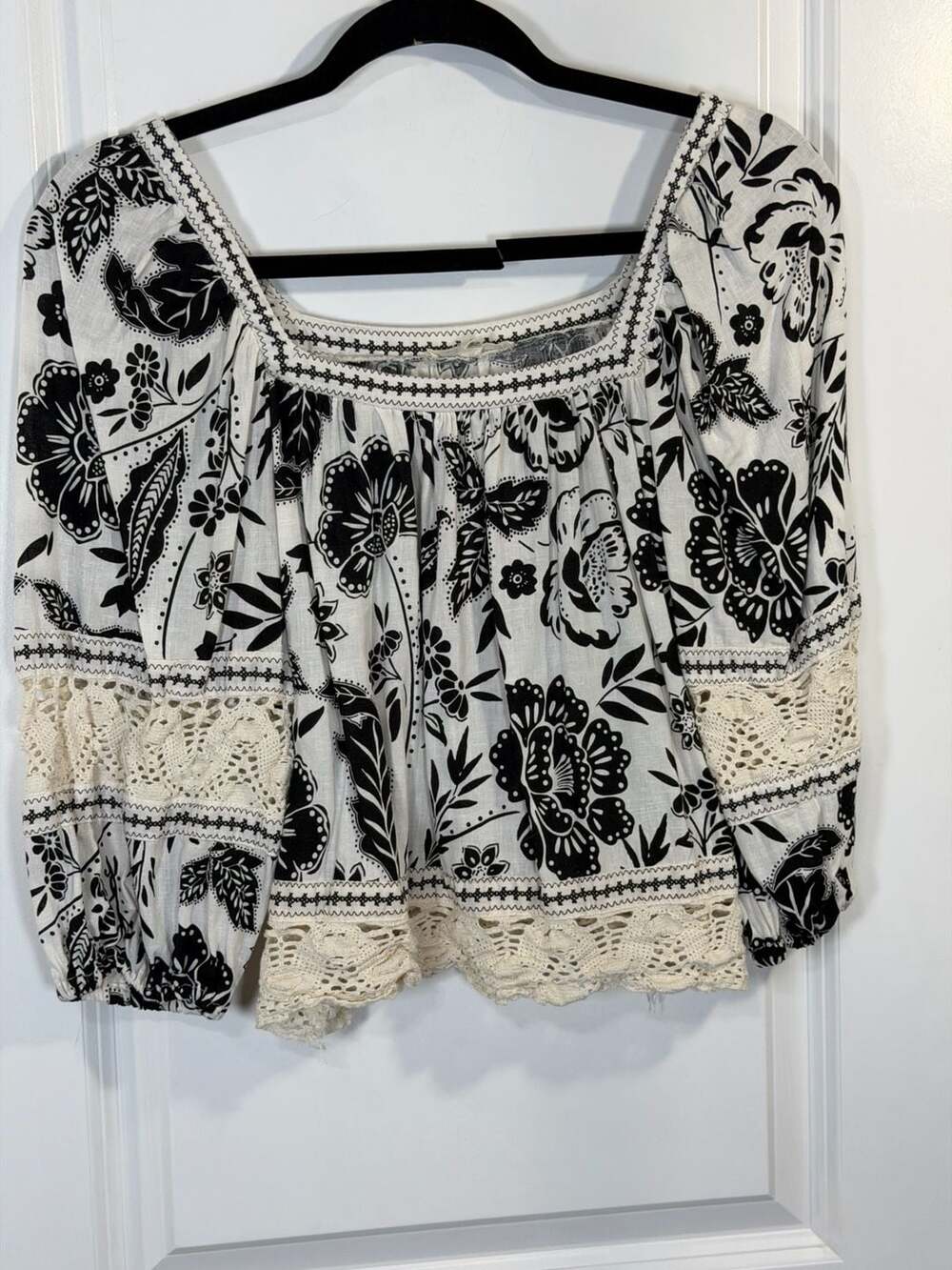 Christian Siriano Black and Ivory Floral Linen Blend Crochet Trim Boho Blouse